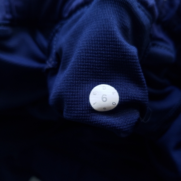 Lululemon hotty hot shorts, size 6 - Picture 4 of 5